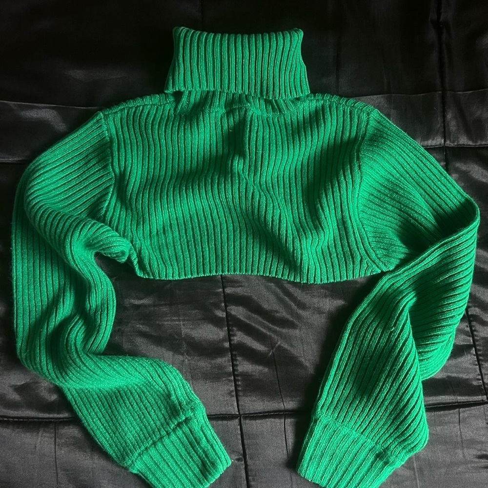 Green cropped turtleneck sweater